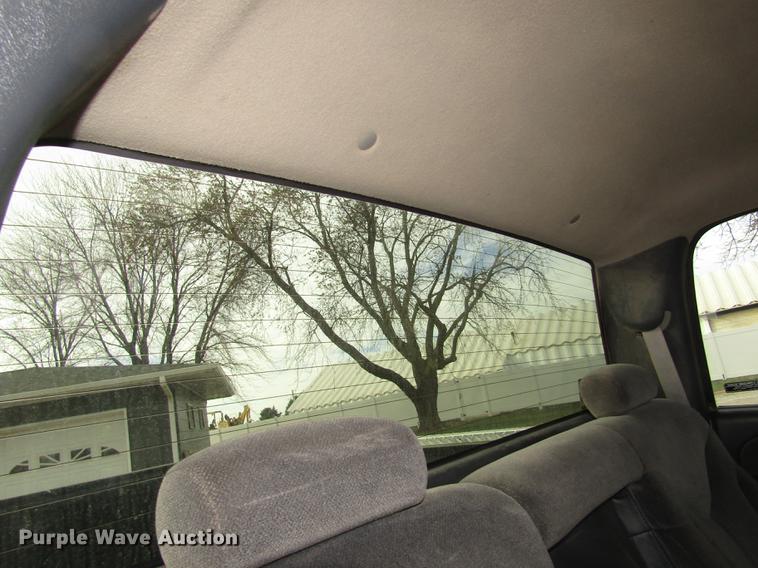 image for item DD2985 2002 GMC Sierra 2500HD SLE Crew Cab pickup truck