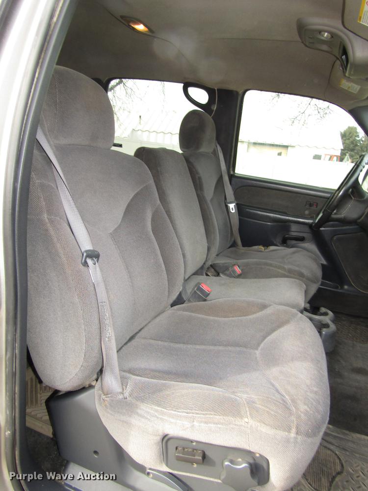 image for item DD2985 2002 GMC Sierra 2500HD SLE Crew Cab pickup truck