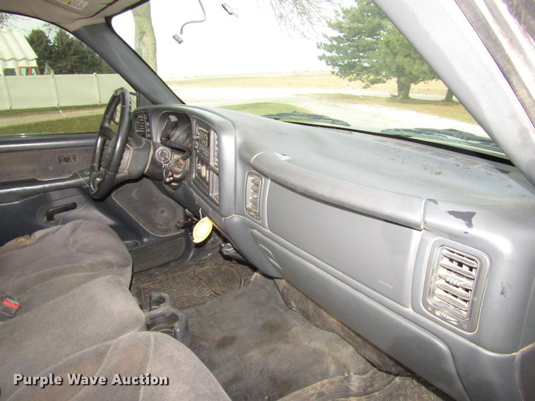 image for item DD2985 2002 GMC Sierra 2500HD SLE Crew Cab pickup truck