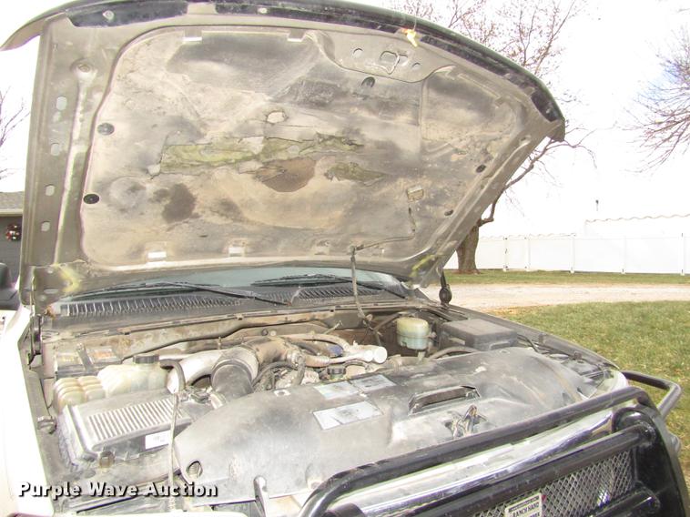 image for item DD2985 2002 GMC Sierra 2500HD SLE Crew Cab pickup truck