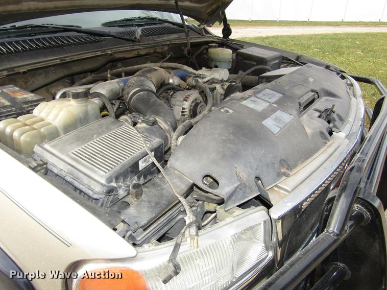 image for item DD2985 2002 GMC Sierra 2500HD SLE Crew Cab pickup truck