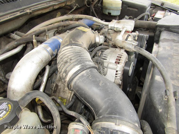 image for item DD2985 2002 GMC Sierra 2500HD SLE Crew Cab pickup truck