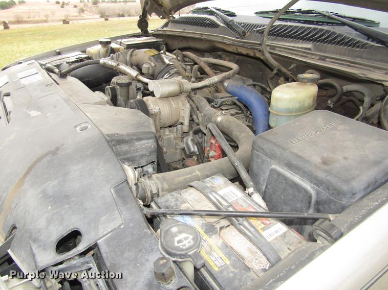 image for item DD2985 2002 GMC Sierra 2500HD SLE Crew Cab pickup truck