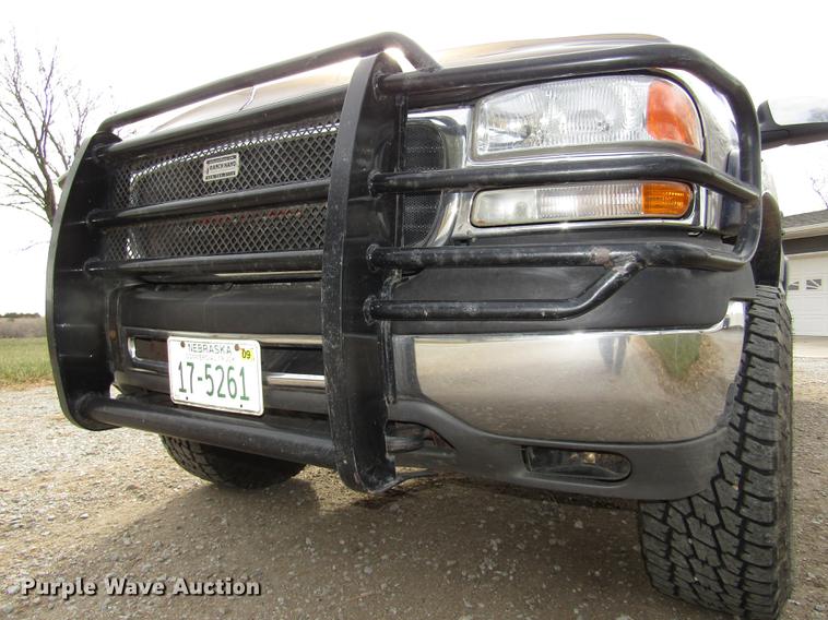 image for item DD2985 2002 GMC Sierra 2500HD SLE Crew Cab pickup truck