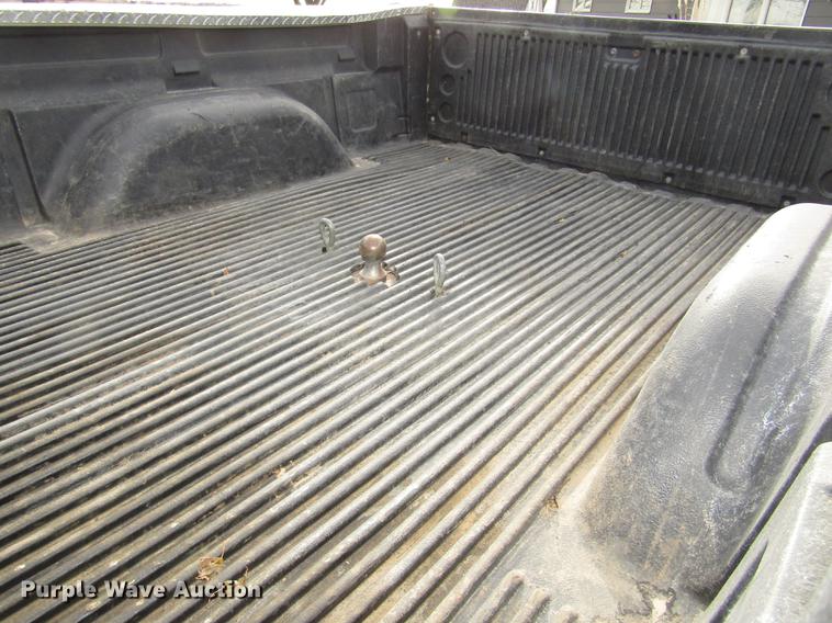 image for item DD2985 2002 GMC Sierra 2500HD SLE Crew Cab pickup truck