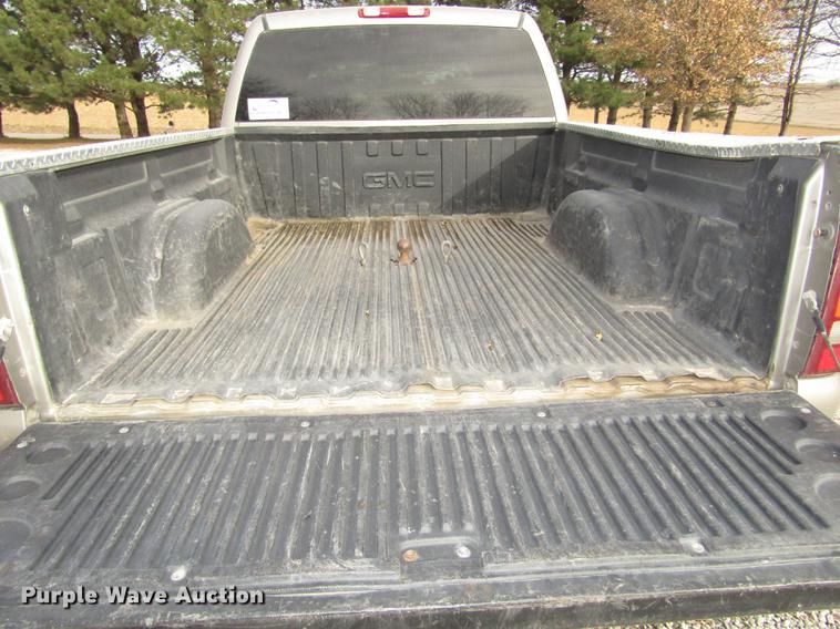 image for item DD2985 2002 GMC Sierra 2500HD SLE Crew Cab pickup truck