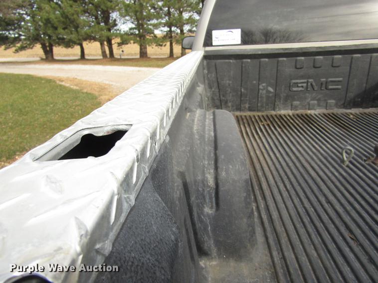 image for item DD2985 2002 GMC Sierra 2500HD SLE Crew Cab pickup truck