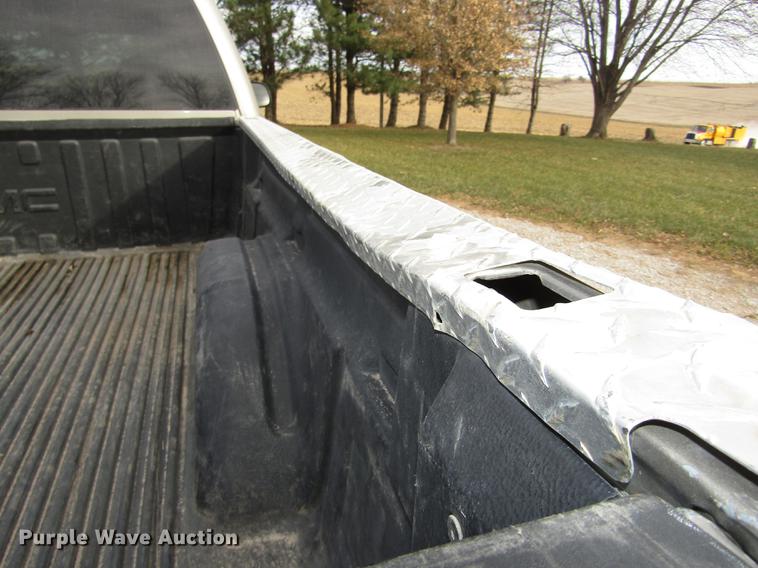 image for item DD2985 2002 GMC Sierra 2500HD SLE Crew Cab pickup truck