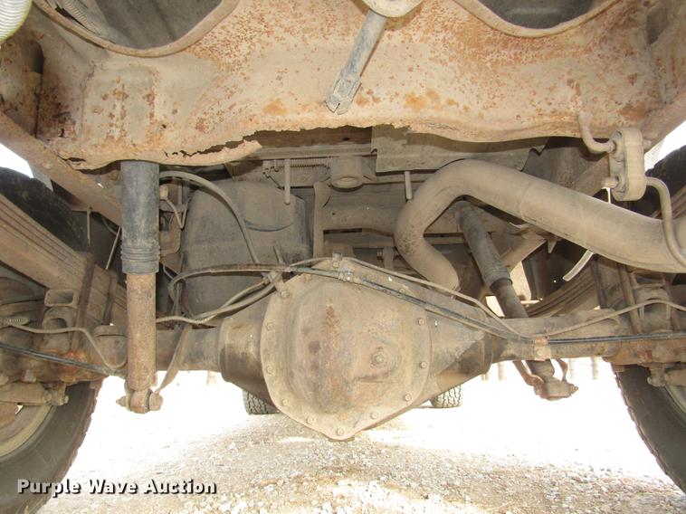 image for item DD2985 2002 GMC Sierra 2500HD SLE Crew Cab pickup truck