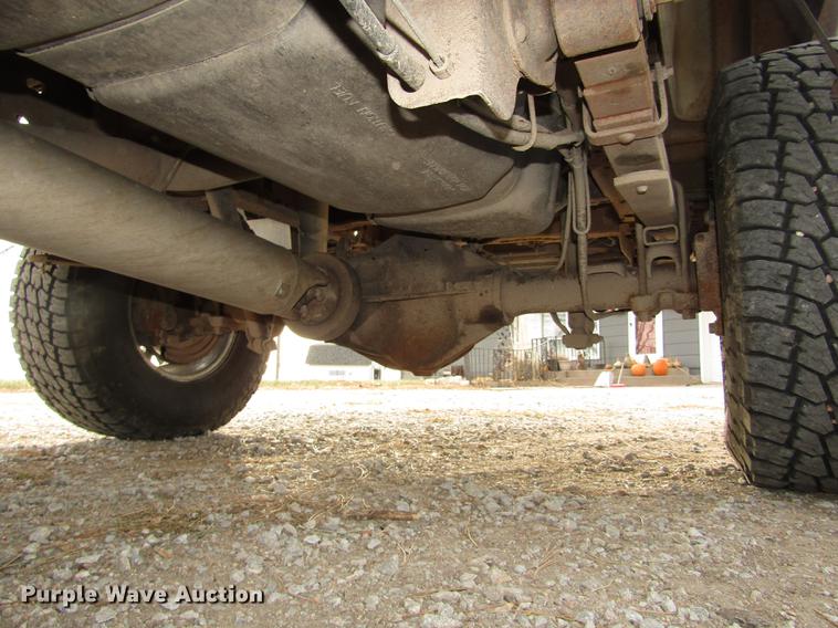 image for item DD2985 2002 GMC Sierra 2500HD SLE Crew Cab pickup truck