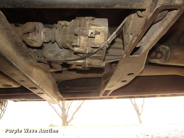 image for item DD2985 2002 GMC Sierra 2500HD SLE Crew Cab pickup truck