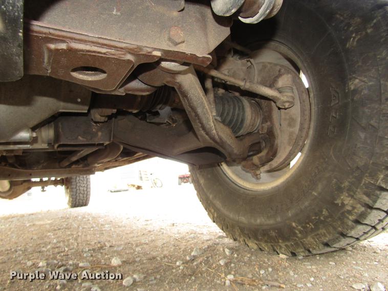 image for item DD2985 2002 GMC Sierra 2500HD SLE Crew Cab pickup truck