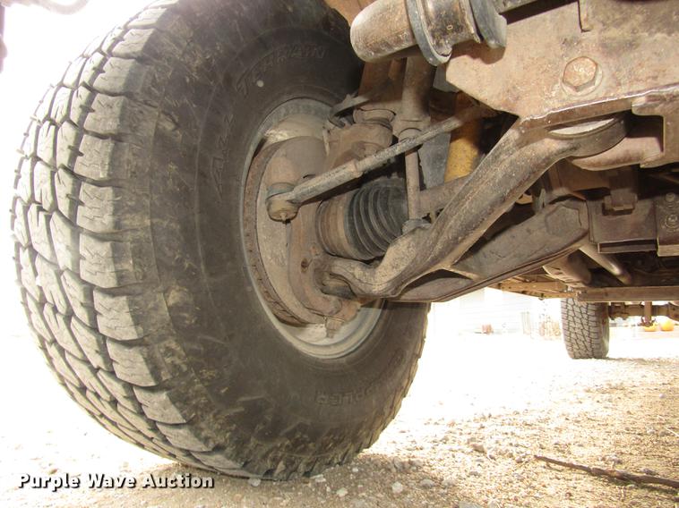 image for item DD2985 2002 GMC Sierra 2500HD SLE Crew Cab pickup truck