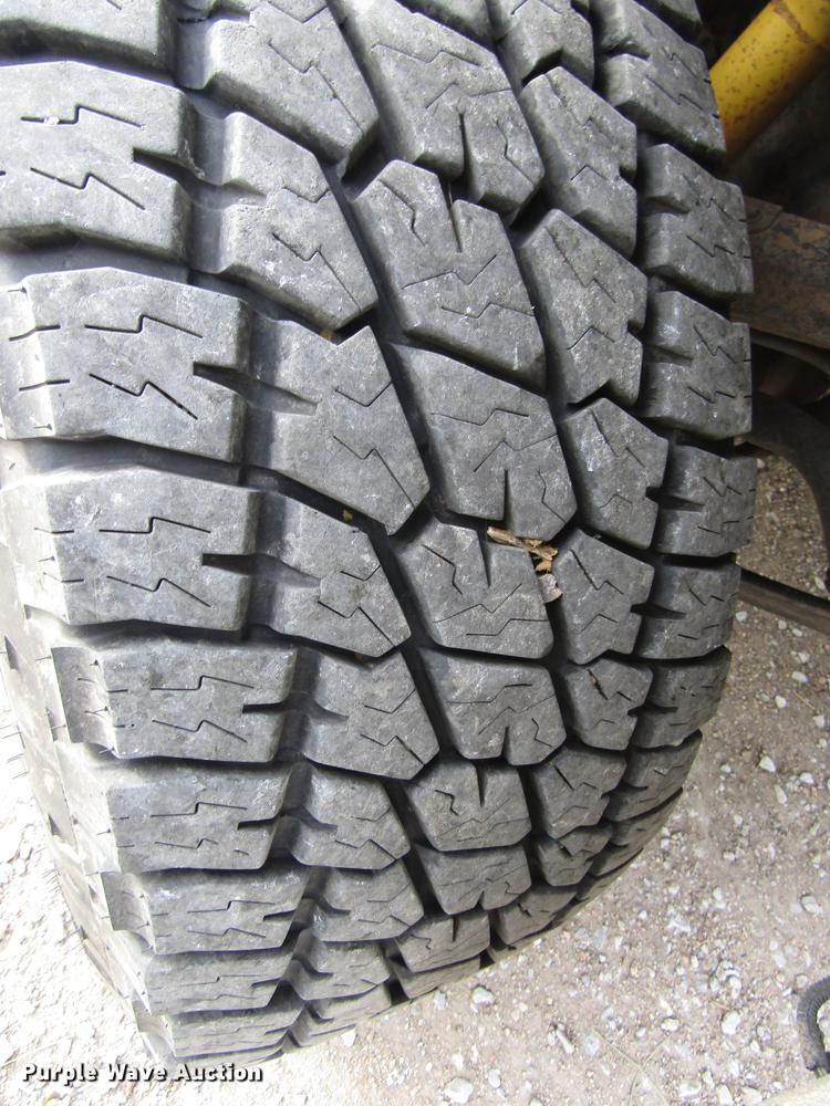 image for item DD2985 2002 GMC Sierra 2500HD SLE Crew Cab pickup truck