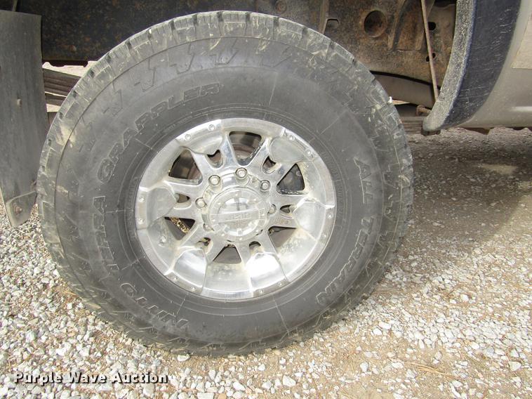 image for item DD2985 2002 GMC Sierra 2500HD SLE Crew Cab pickup truck