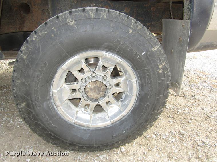 image for item DD2985 2002 GMC Sierra 2500HD SLE Crew Cab pickup truck