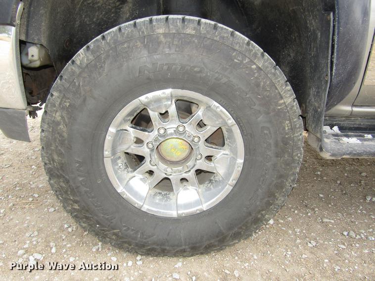 image for item DD2985 2002 GMC Sierra 2500HD SLE Crew Cab pickup truck