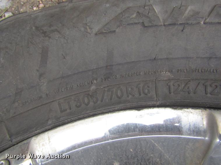 image for item DD2985 2002 GMC Sierra 2500HD SLE Crew Cab pickup truck