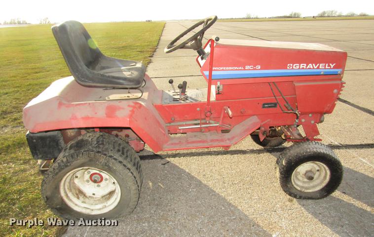 image for item DD2990 Gravely Professional 20-G lawn tractor