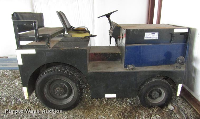 image for item DD2997 Delorean DMC/Logan tow tractor