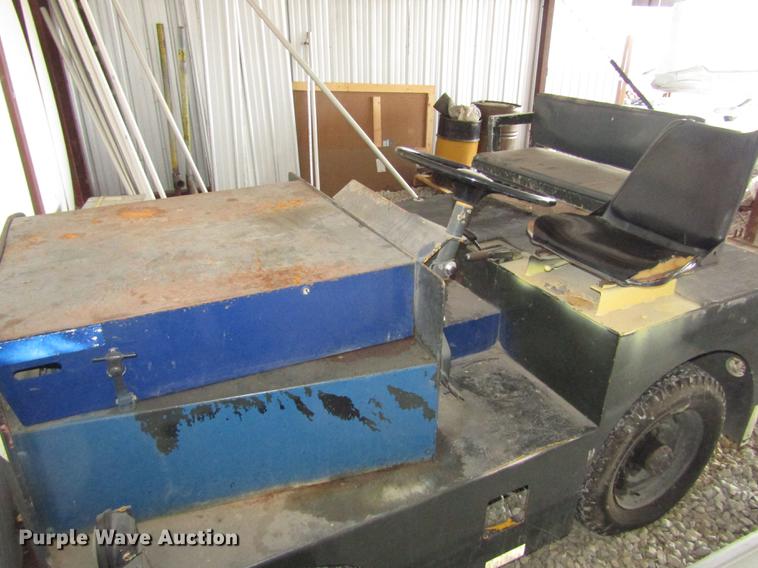 image for item DD2997 Delorean DMC/Logan tow tractor