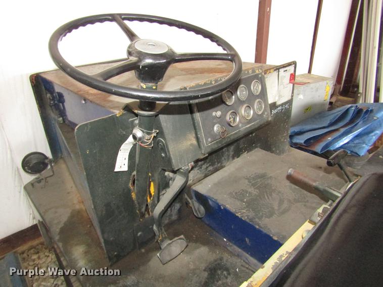 image for item DD2997 Delorean DMC/Logan tow tractor