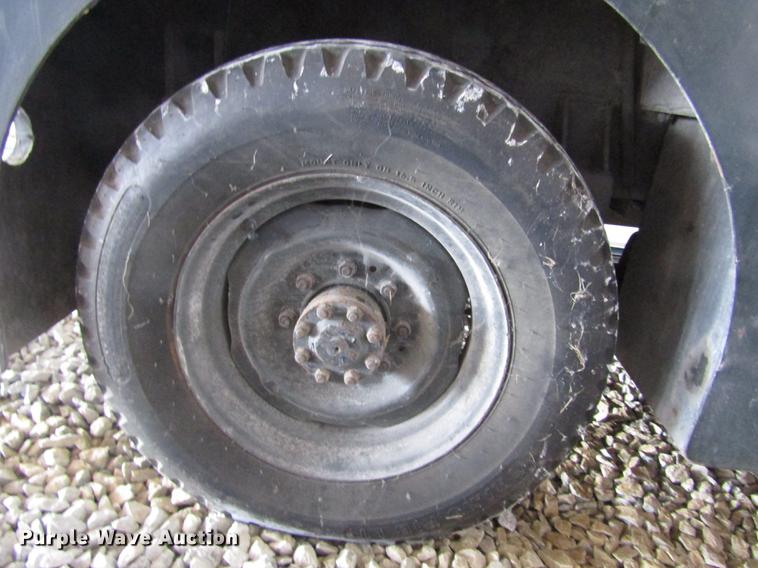 image for item DD2997 Delorean DMC/Logan tow tractor