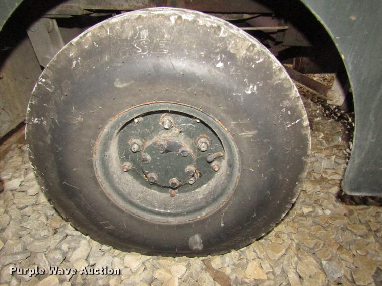 image for item DD2997 Delorean DMC/Logan tow tractor