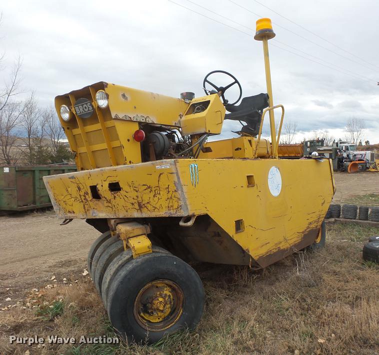 image for item DE9447 Bros pneumatic roller