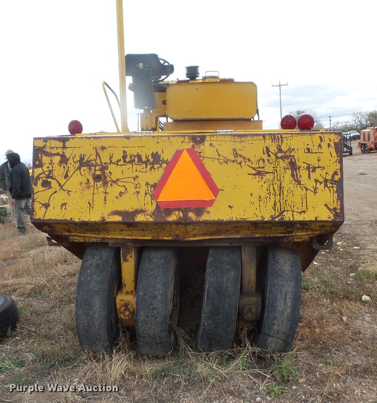 image for item DE9447 Bros pneumatic roller