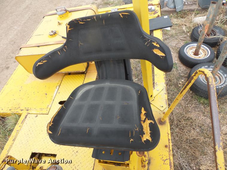 image for item DE9447 Bros pneumatic roller