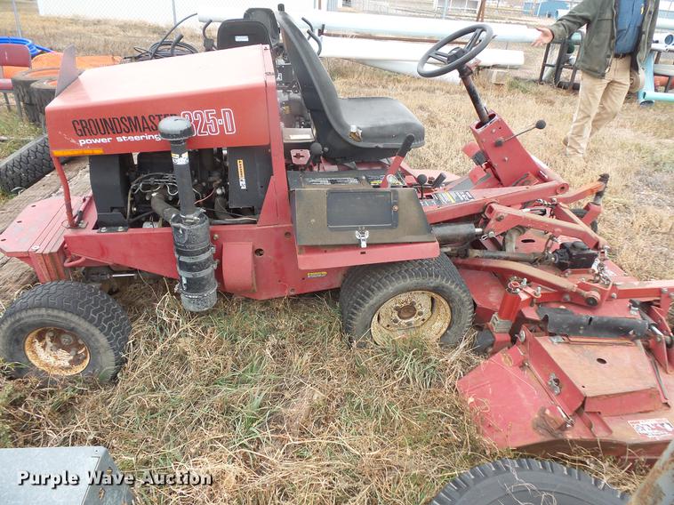 image for item DE9448 Toro Groundsmaster 325D lawn mower