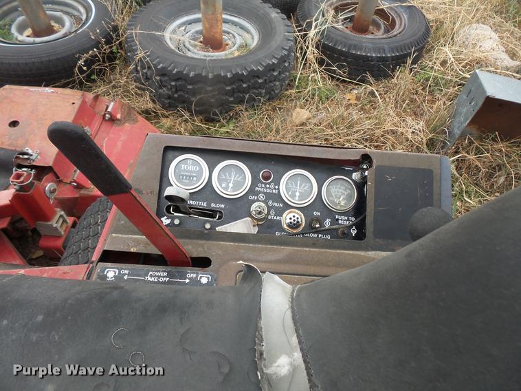 image for item DE9448 Toro Groundsmaster 325D lawn mower