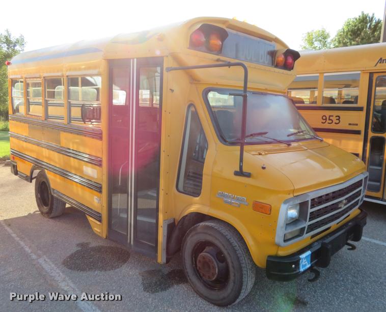image for item DI9841 1995 Chevrolet G3500 school bus
