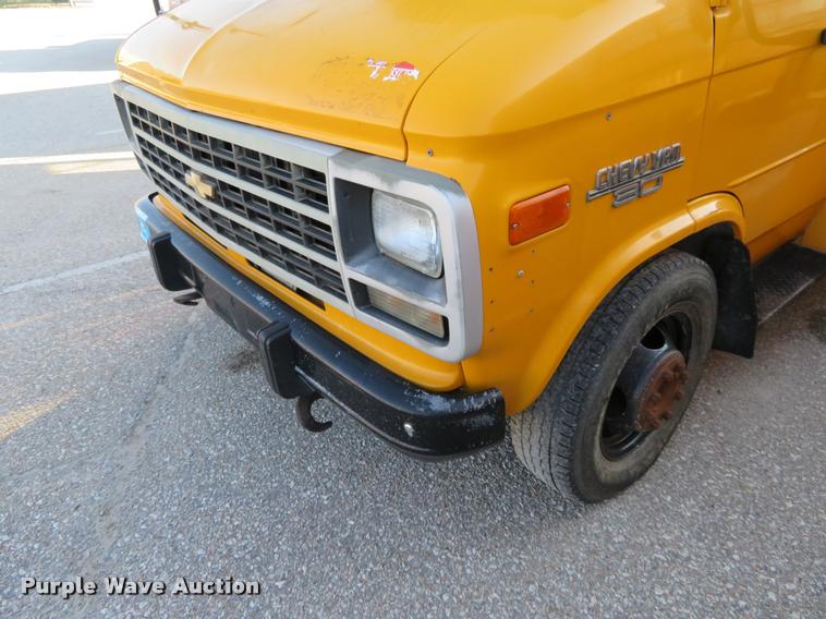 image for item DI9841 1995 Chevrolet G3500 school bus