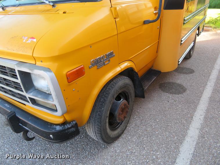 image for item DI9841 1995 Chevrolet G3500 school bus