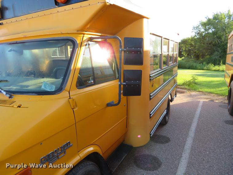 image for item DI9841 1995 Chevrolet G3500 school bus