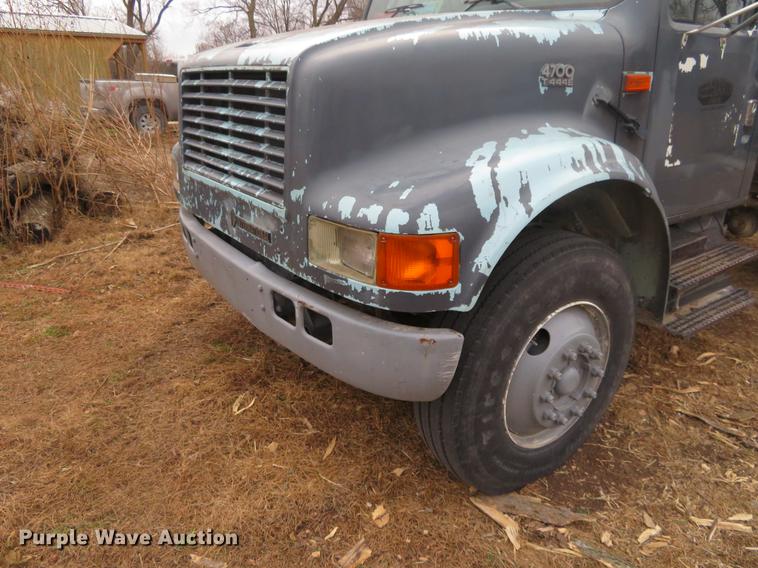 image for item DI9929 1995 International 4700 dump truck
