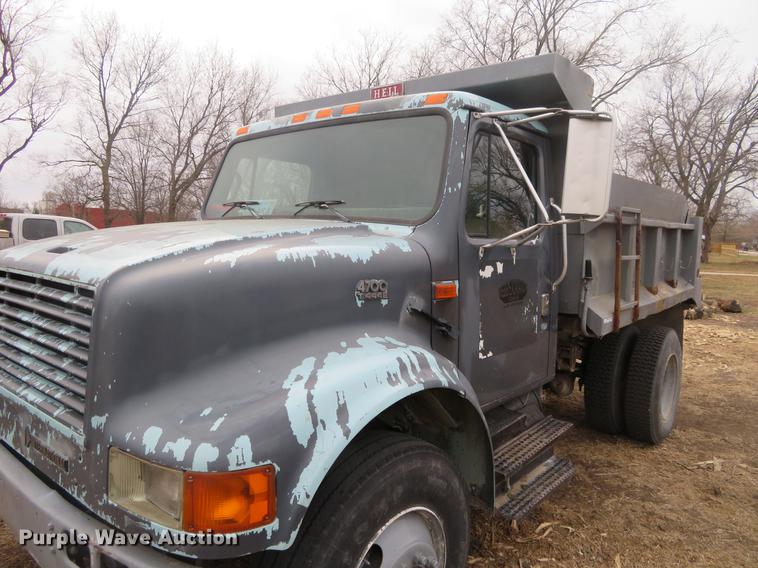 image for item DI9929 1995 International 4700 dump truck