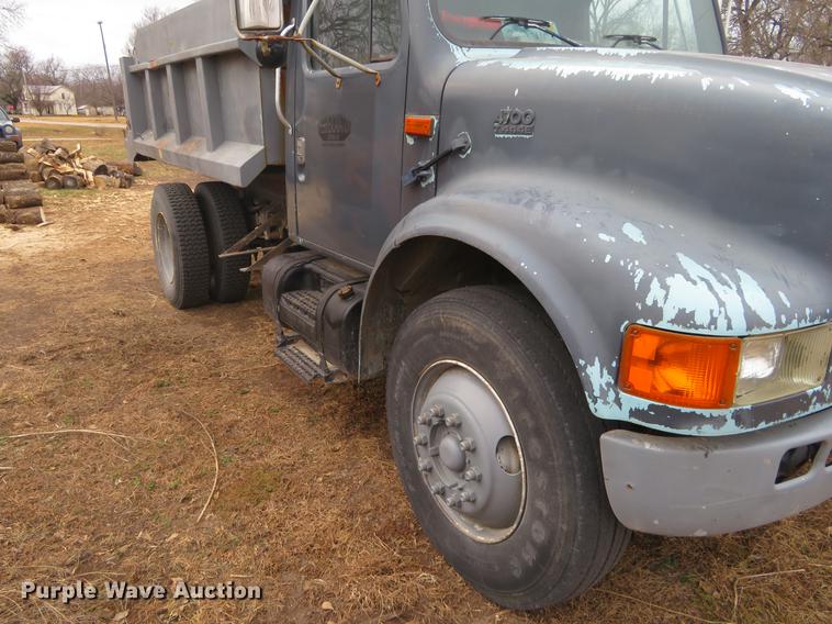 image for item DI9929 1995 International 4700 dump truck