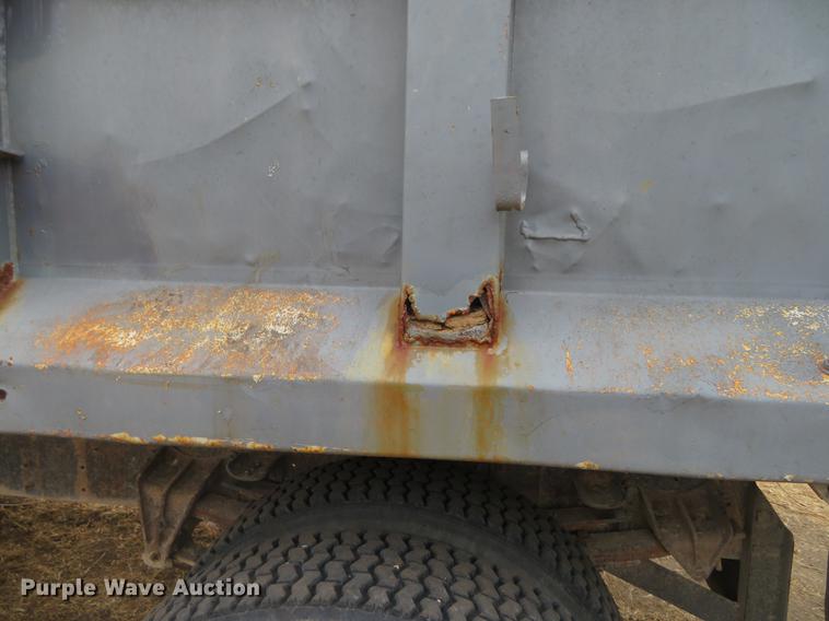 image for item DI9929 1995 International 4700 dump truck