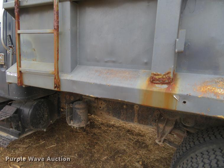 image for item DI9929 1995 International 4700 dump truck