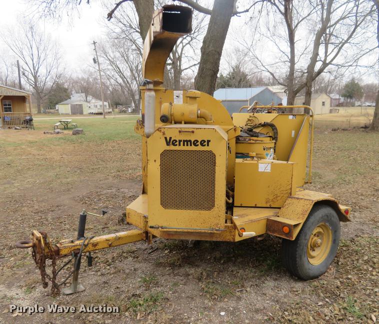 image for item DI9930 Vermeer BC1250 wood chipper