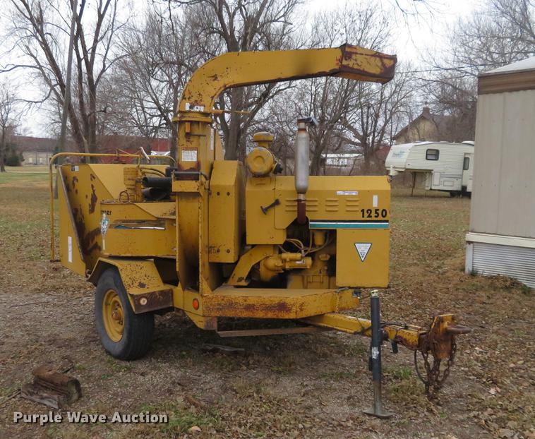image for item DI9930 Vermeer BC1250 wood chipper