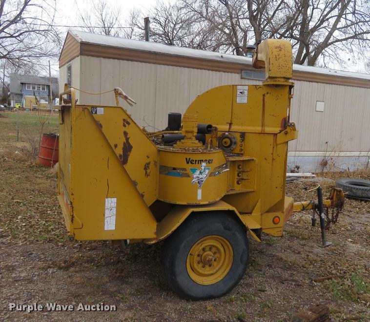 image for item DI9930 Vermeer BC1250 wood chipper