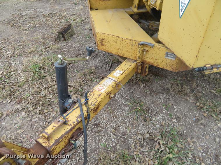 image for item DI9930 Vermeer BC1250 wood chipper