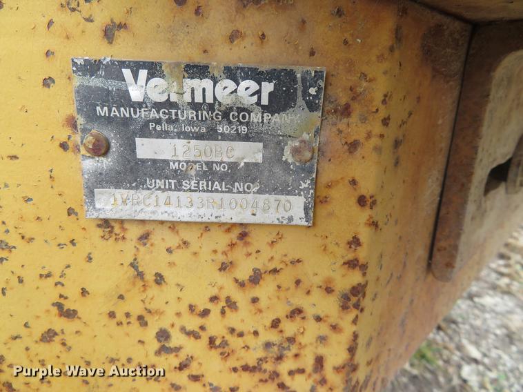 image for item DI9930 Vermeer BC1250 wood chipper