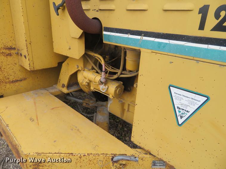 image for item DI9930 Vermeer BC1250 wood chipper