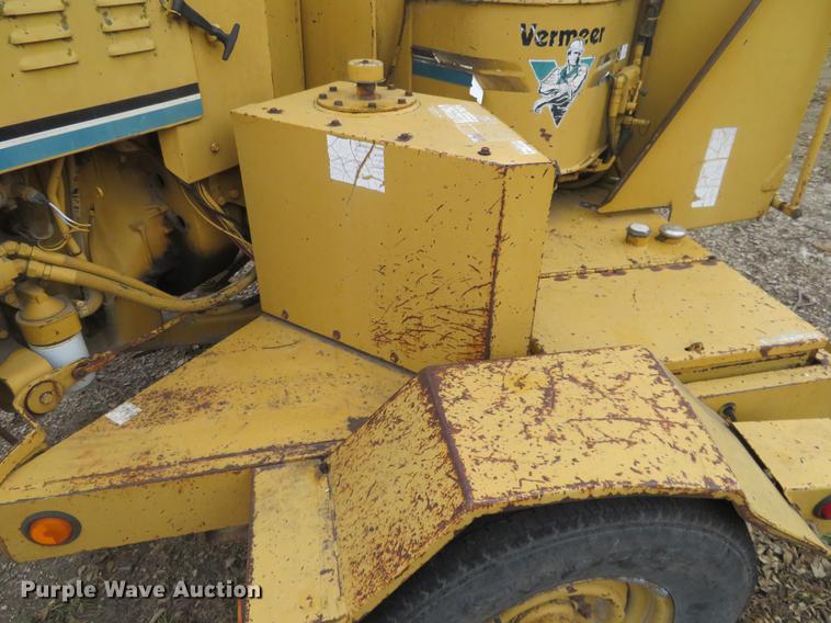 image for item DI9930 Vermeer BC1250 wood chipper