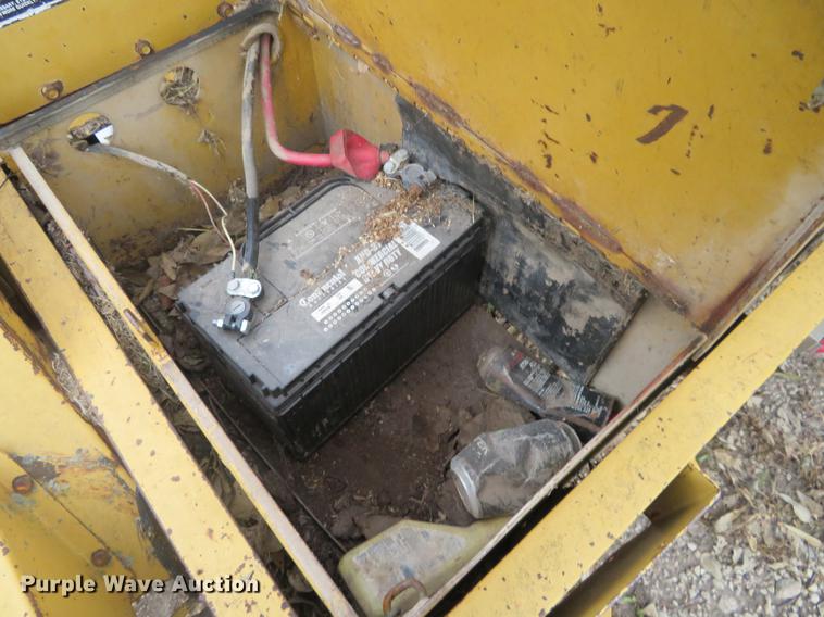 image for item DI9930 Vermeer BC1250 wood chipper